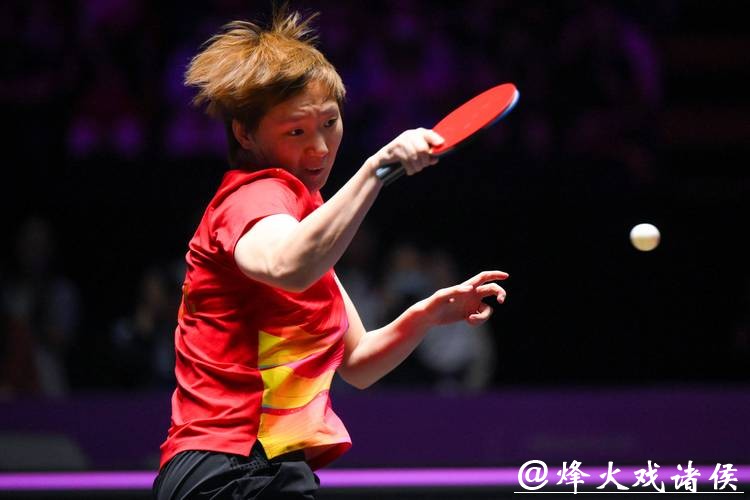 王曼昱气势如虹横扫对手 晋级WTT冠军赛8强