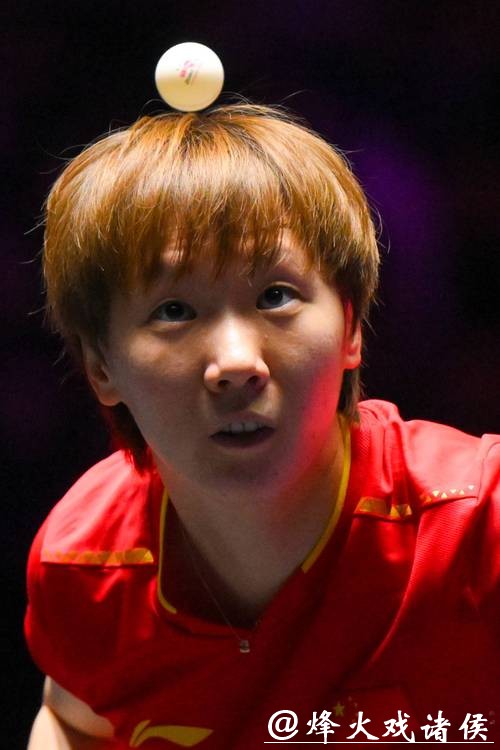 王曼昱气势如虹横扫对手 晋级WTT冠军赛8强